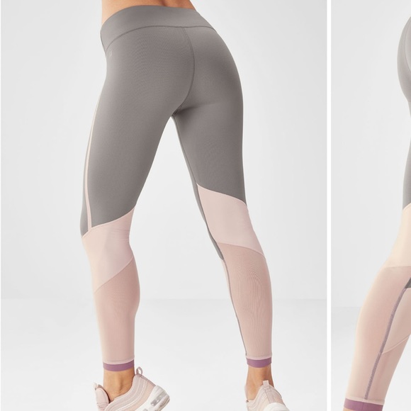 ❌SOLD❌Fabletics Mid-Rise Mesh Powerhold Legging - Picture 1 of 3